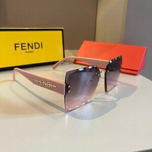 FENDI FF Logo Oversize Sunglasses